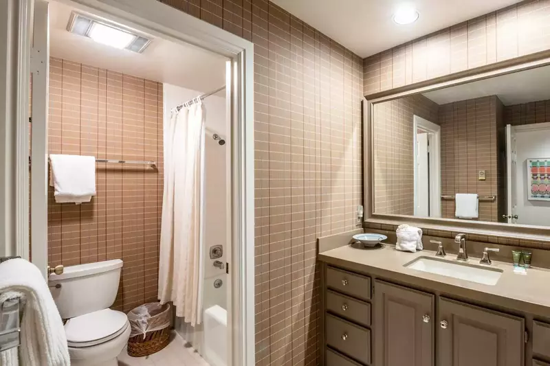 En Suite Master Bathroom