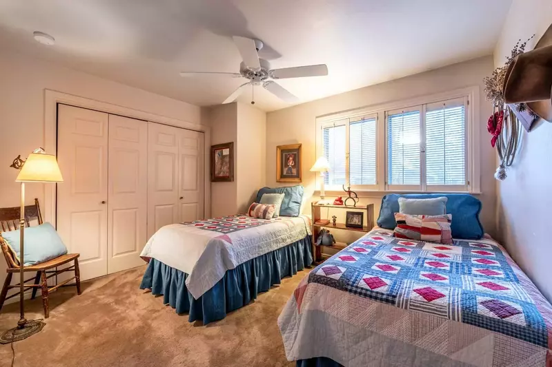 Guest Bedroom, 2 Twin Beds