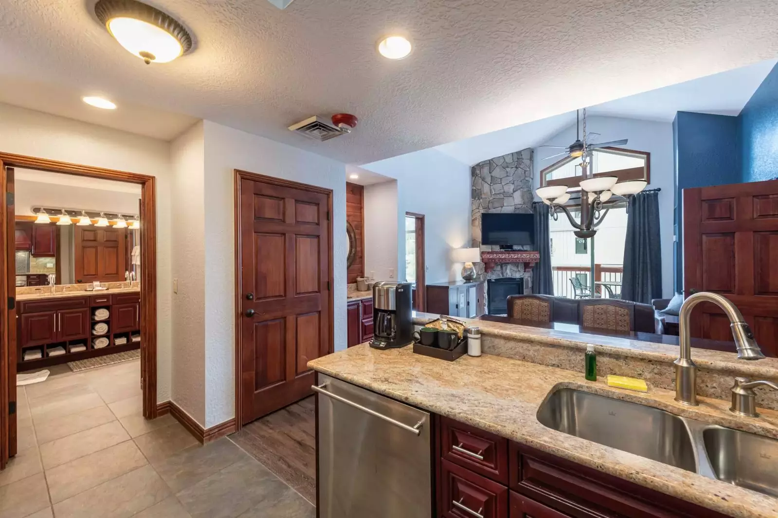 Bright & Spacious Two Bedroom Suite @ Top Rated Ski-In / Ski-Out Westgate Resort and Spa, Stainless Steel Appliances, Granite Counter Tops