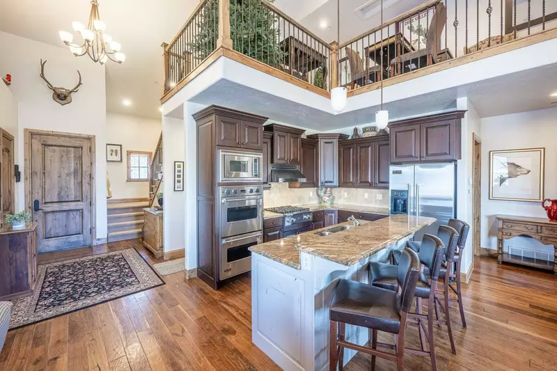 Gourmet Chef's Kitchen w Viking Appliances, Gas Range, Breakfast Bar, Keurig and Traditional Drip Coffee Machines, Hardwood Flooring, Open Concept - P