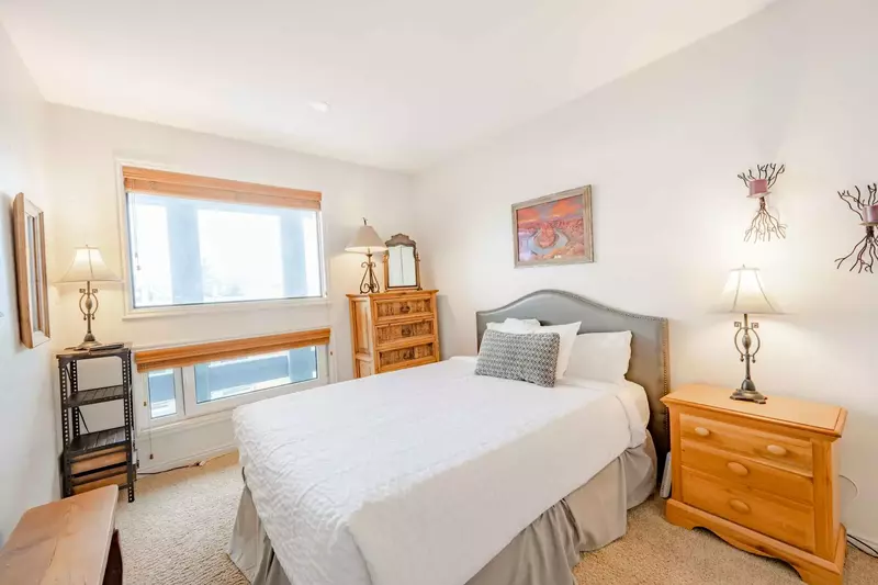 Comfortable second bedroom with queen size bed.