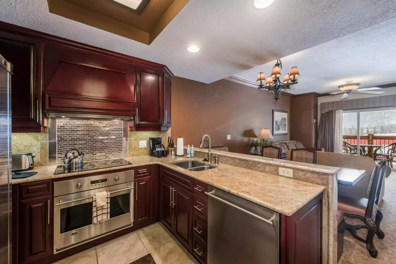 Fully Updated Kitchen w Full Size Stainless Steel Appliances & Granite Counters