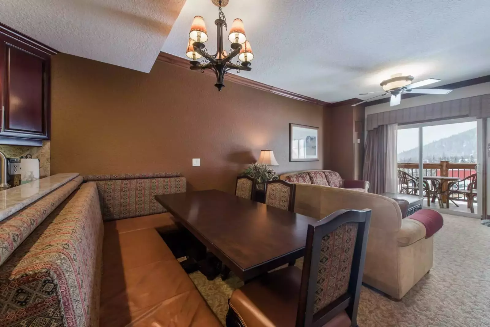 Dining Area For Up to 8 Guests