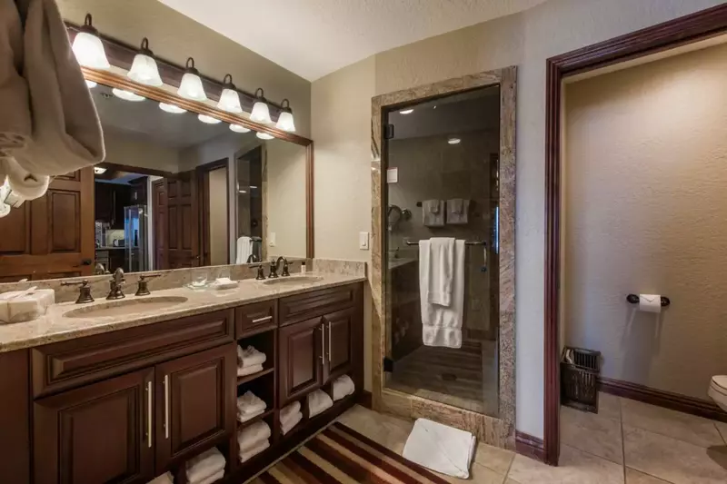 Bathroom w/ Dual Sinks, Granite countertops & Walk in Steam Shower.