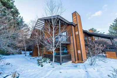 Our Home is a Remodeled Top Floor, Corner Unit w Lots of Privacy!