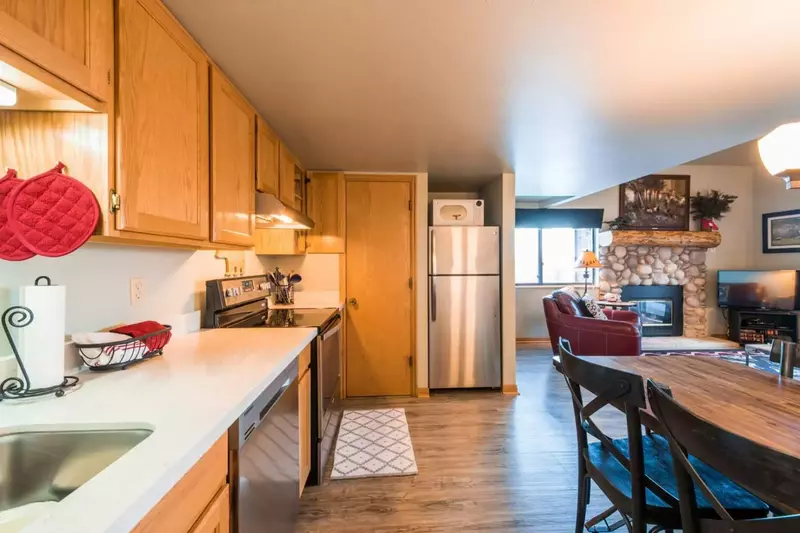 Bright & Spacious Fully Remodeled Top Floor Corner Unit