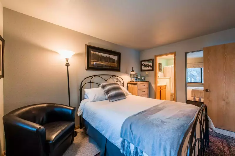 Main Floor Master Suite, HDTV, Closet & Updated Ensuite Bathroom