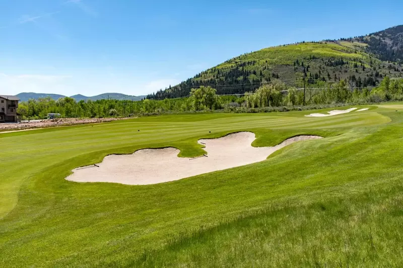 Super Close By–New Canyons Golf Course