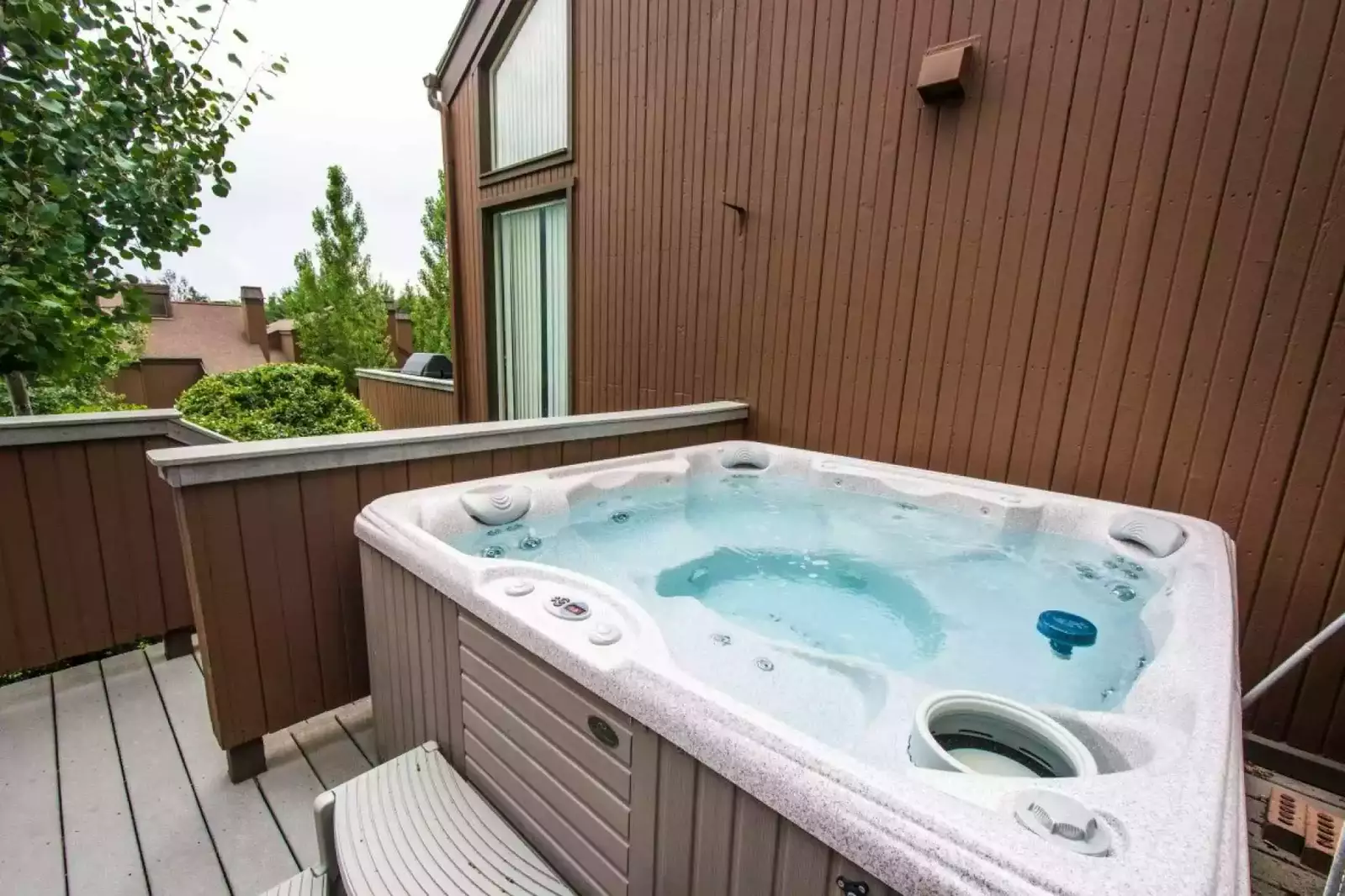 Welcome to our 2 Bedroom, 2 Bathroom, home away from home at Three Kings Condominiums located right on the Park City Golf Course.