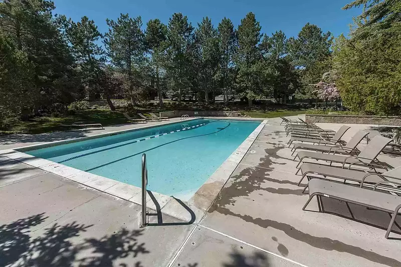 As a Guest, you’ll have full-time access to the Red Pine Clubhouse with pools, hot tubs, tennis courts, a sauna and more.