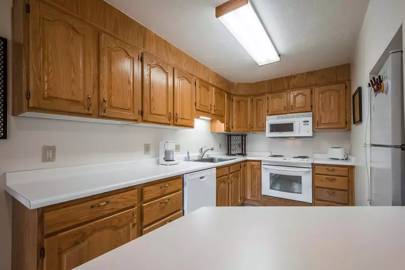 This condo is perfect for family vacations, winter ski retreats or reunions and couples traveling together.