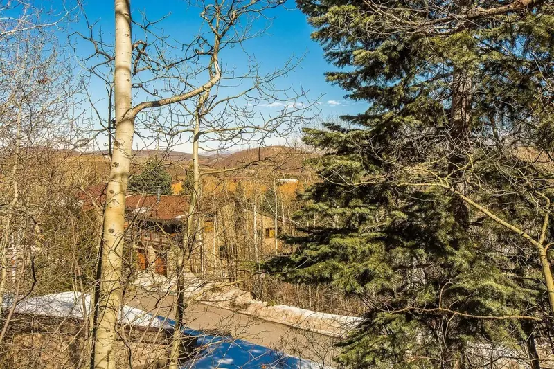 Seculded Crescent Ridge property with mountain views.