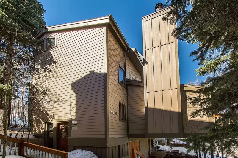 Welcome to Crescent Ridge Condomiums.