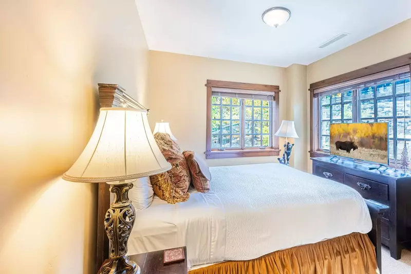 Deer Valley Arrowleaf 216