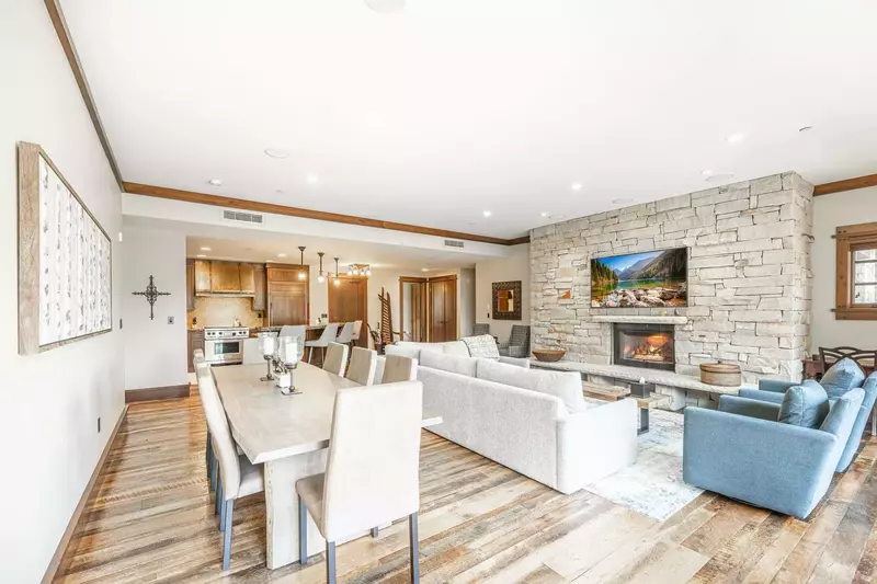 Deer Valley Arrowleaf 216