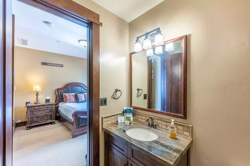 Deer Valley Arrowleaf 216