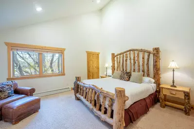 Great Location, Service and Stay Heavenly bed. Heavenly bath