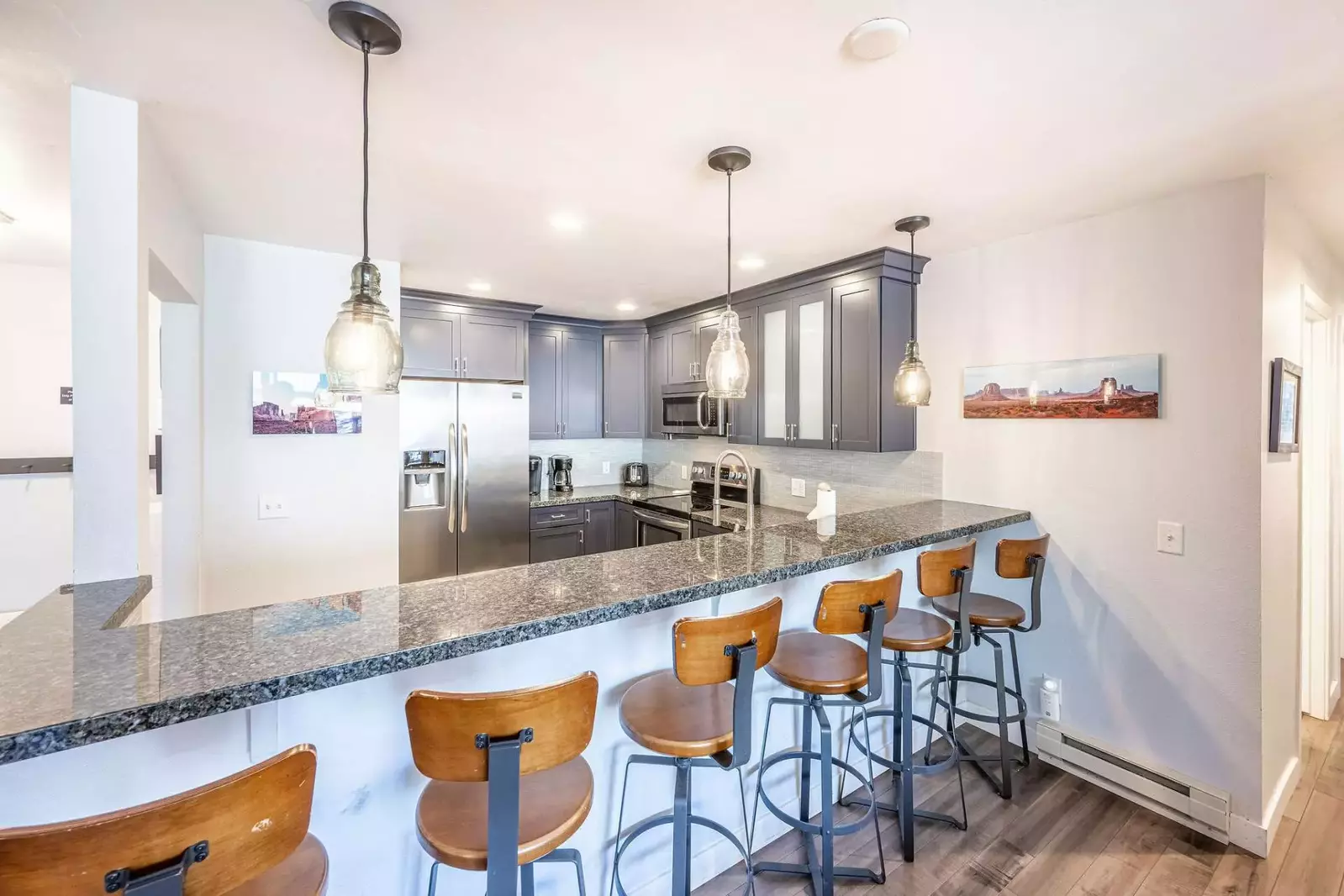 Fully Renovated Park Ave Condo @ Silvertown, New  Wood Floors, Open Floor Plan, Breakfast Bar for 6, Prime PC Location!