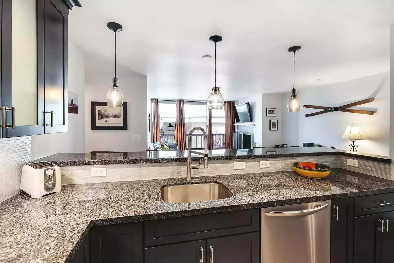 Open Floor Plan w Breakfast Bar Overlooking Family Room, Upgraded Appliances, Hardwood Floors, Granite Countertops, Stainless Steel Appliances