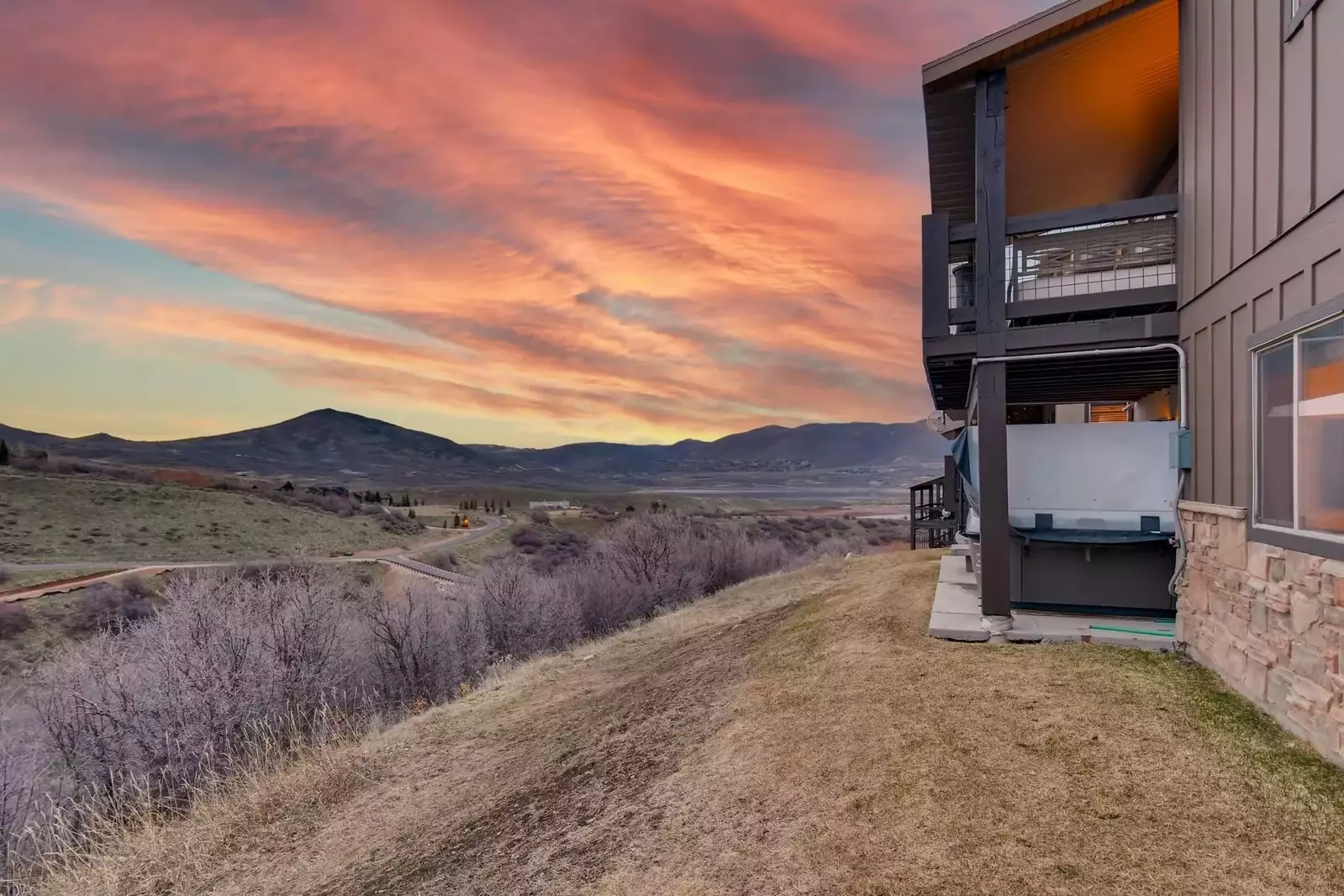 Breath taking View and perfectly situated just minutes from the Jordanelle Gondola at Deer Valley Resort.