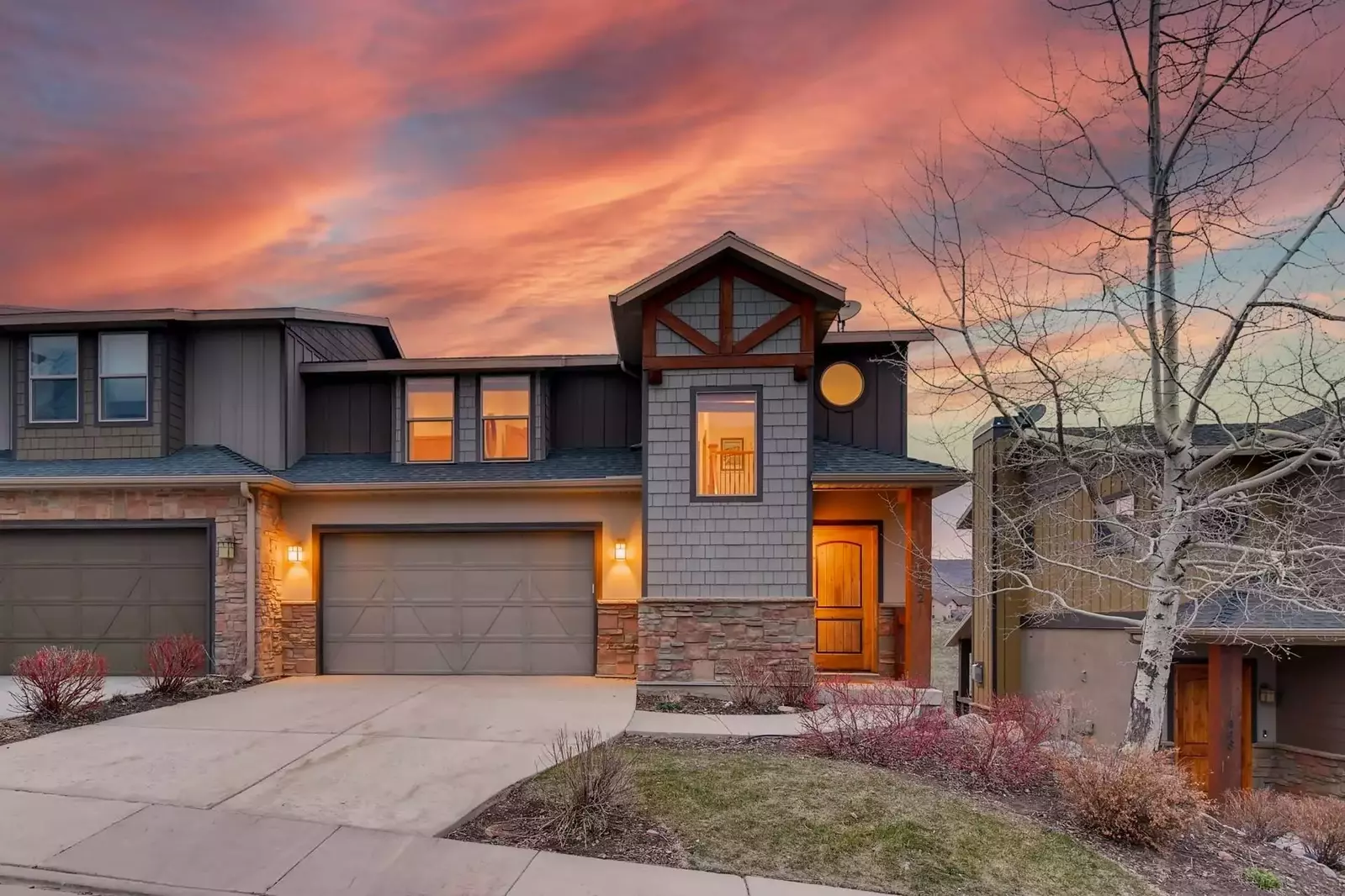 This modern multi-level Deer Valley family home is beautifully finished and boasts all-things luxury throughout its 3,200 square foot interior.