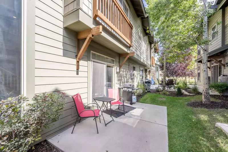 Patio w Gas Grill, Seating for 2