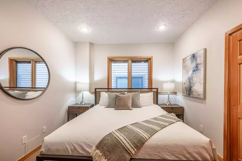 This tranquil and peaceful guest suite is perfect for individuals in search of serenity within the comforts of home. The room features a stunning king