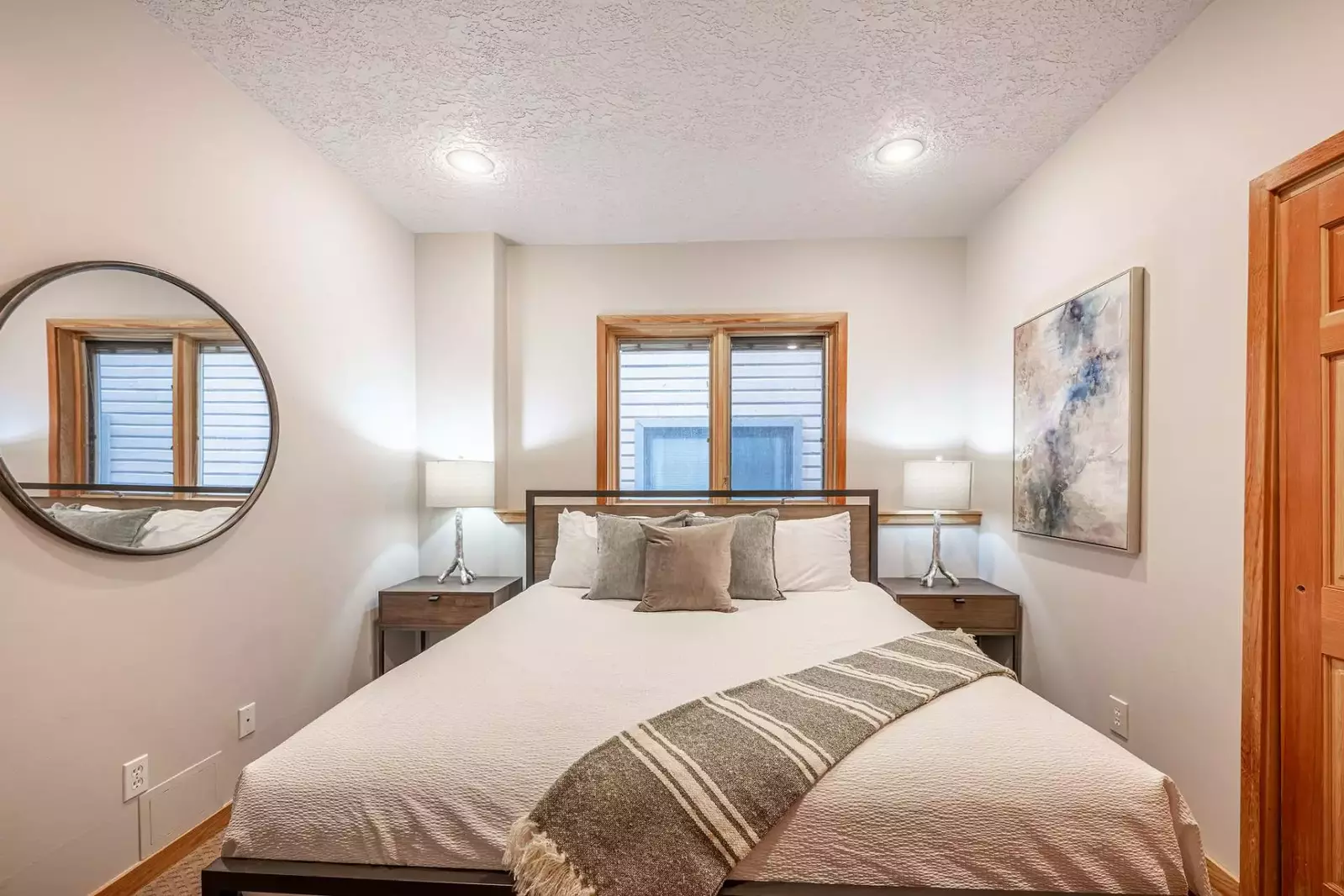 This tranquil and peaceful guest suite is perfect for individuals in search of serenity within the comforts of home. The room features a stunning king
