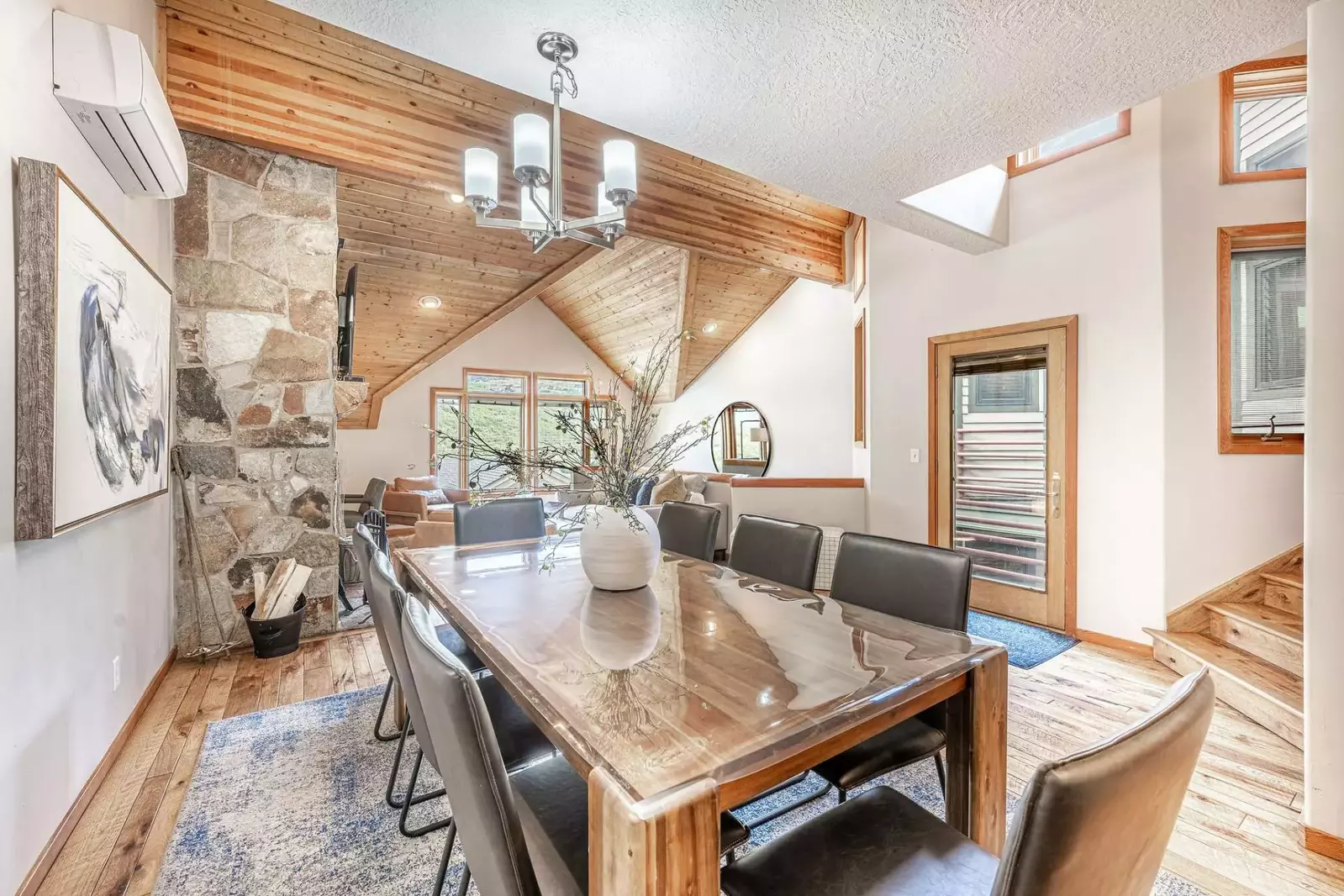 The stunning contemporary dining room featuring stylish seating for eight dinner guests. Ideal for hosting memorable dinner parties, entertaining gues