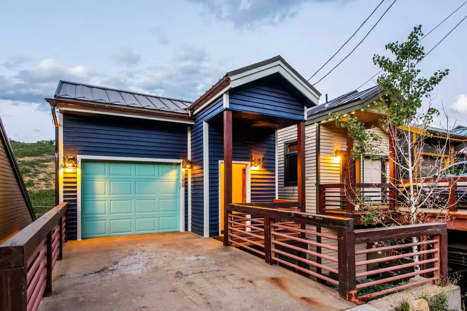 5 Minute Walk to Free Shuttle Stop or PC Resort Base Area - Walk to Skiing!