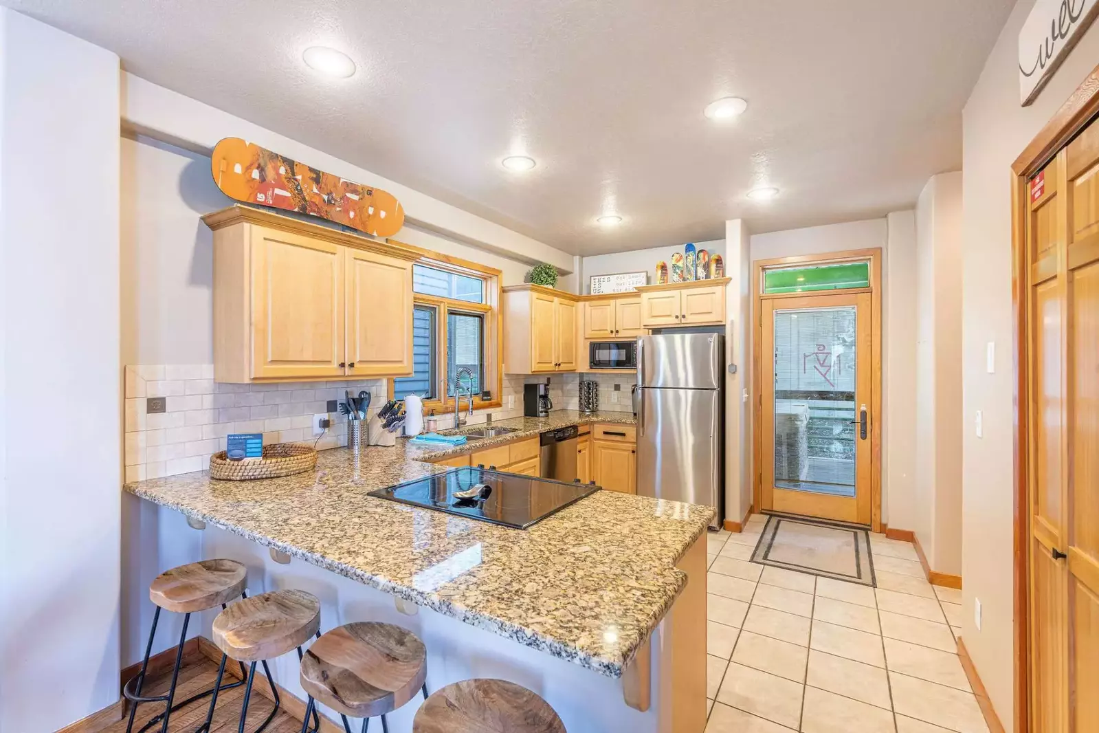 Fully Stocked Kitchen w Breakfast Bar Seating for 4 & Formal Dining for 8 - Granite Countertops, Stainless Steel Appliances