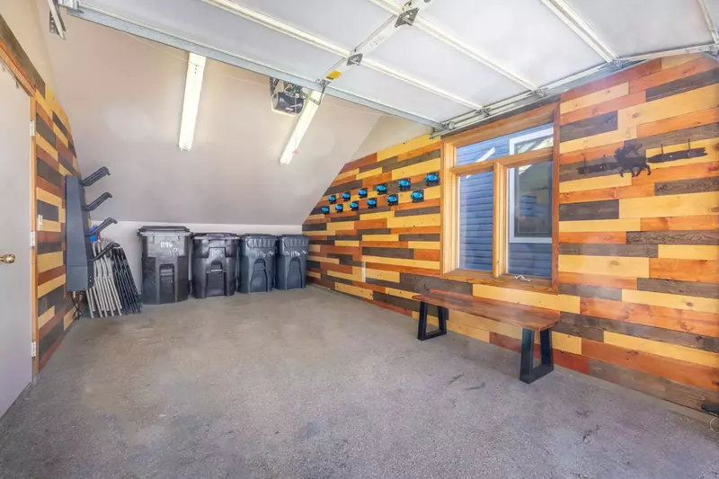 Newly added ski locker in private garage. With boot warmers!