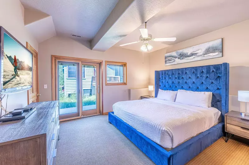 1196 Lowell: Primary Suite w King Bed, HDTV, En Suite Bathroom || Walk to Skiing, Park City Vacation Home with Hot Tub, Vacation Homes Park City Utah