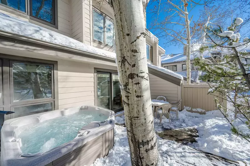 Large Back Deck w Private Hot Tub Opens to Living Area - Perfect Year Round!