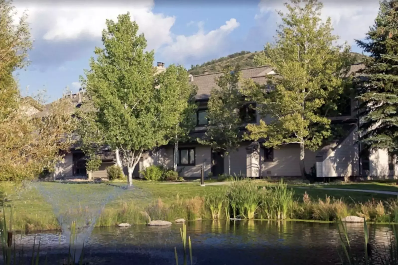 Perfect Deer Valley Location, Gorgeous Views, Private Hot Tub, On Free Shuttle Route