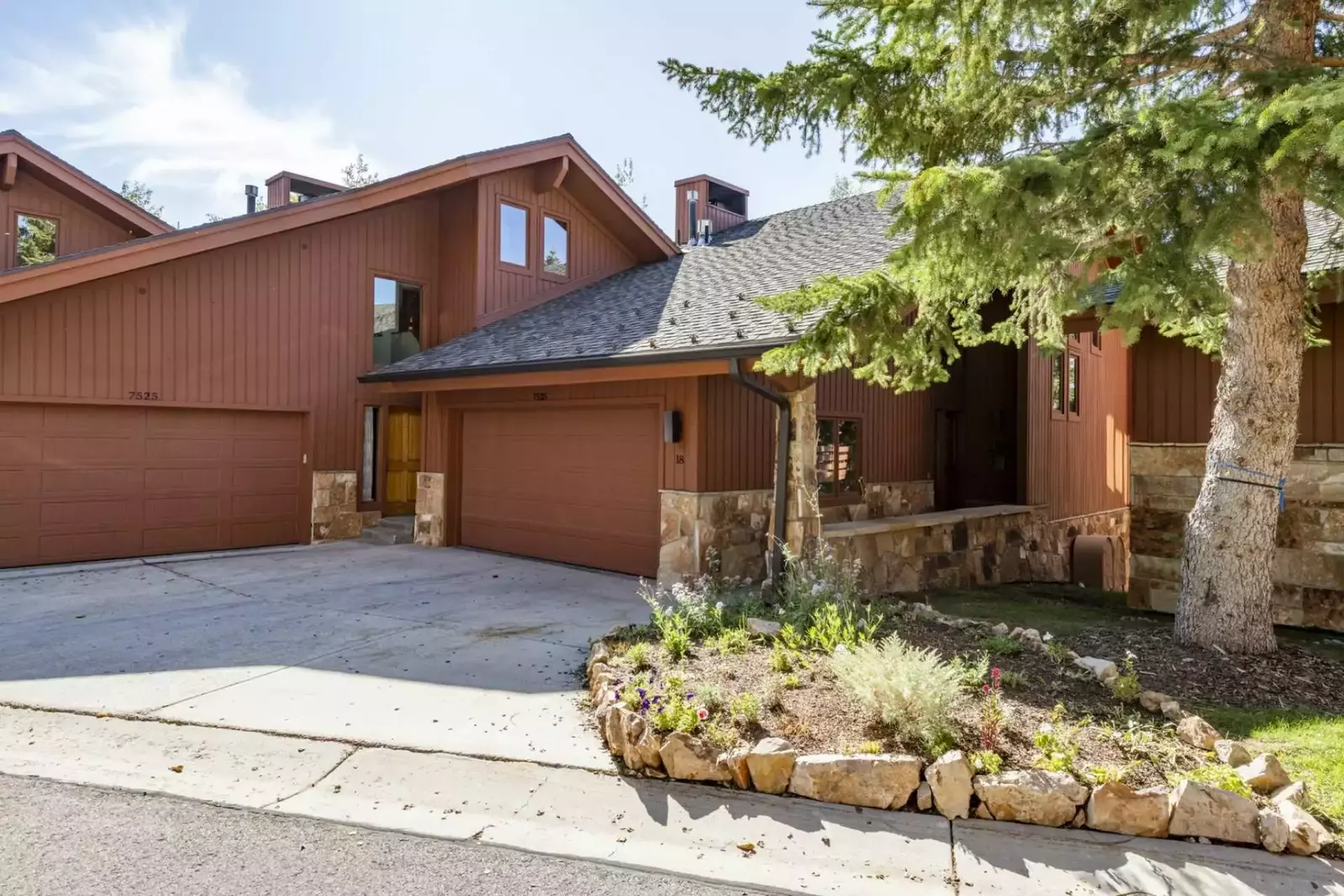 Secure & Private 2 Car Garage