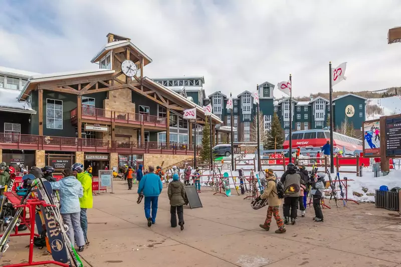 Truly Ski In / Ski Out, The Ticket Office and Ski Lifts are Just Downstairs! No Car Needed!