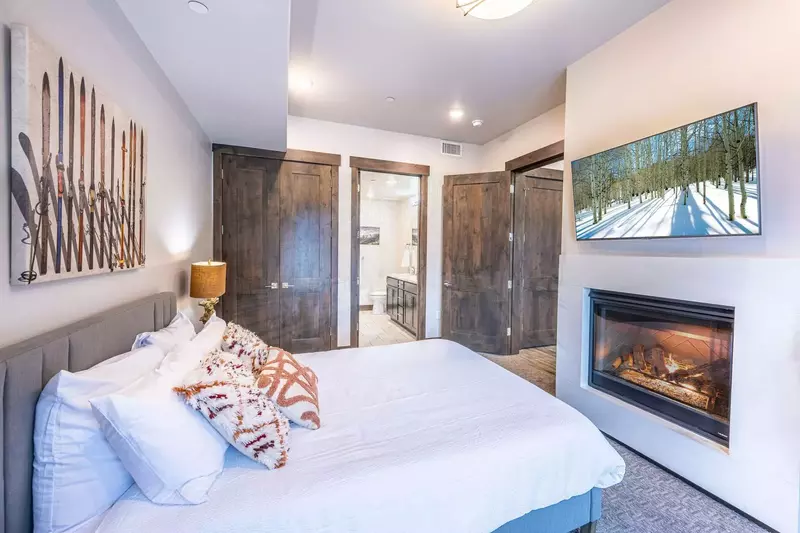 Blackstone Flats 212