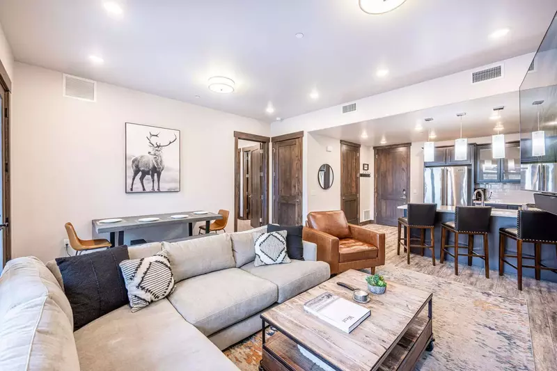 Blackstone Flats 212