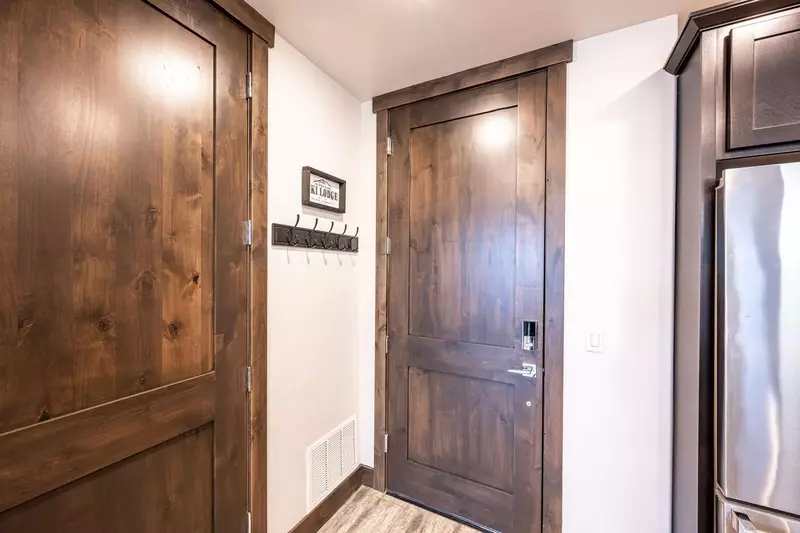 Blackstone Flats 212