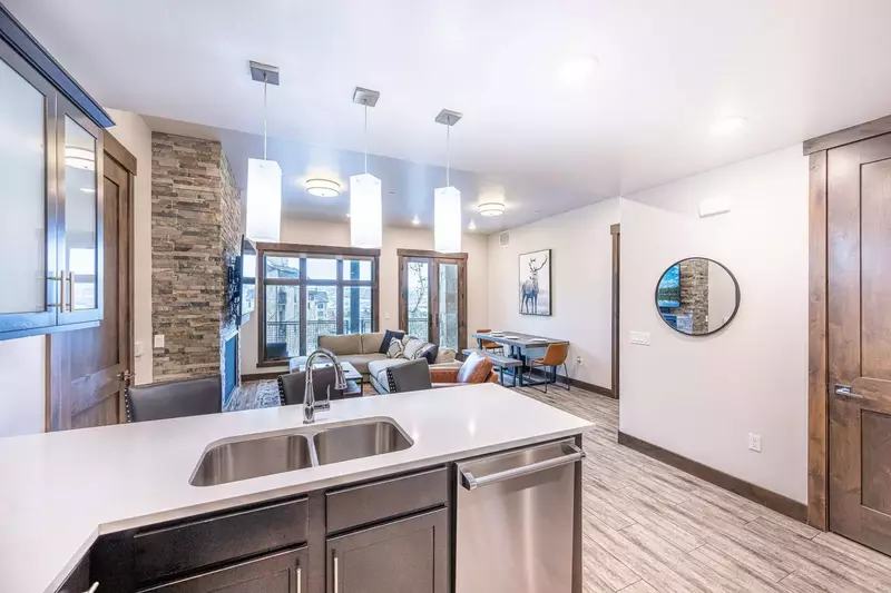 Blackstone Flats 212