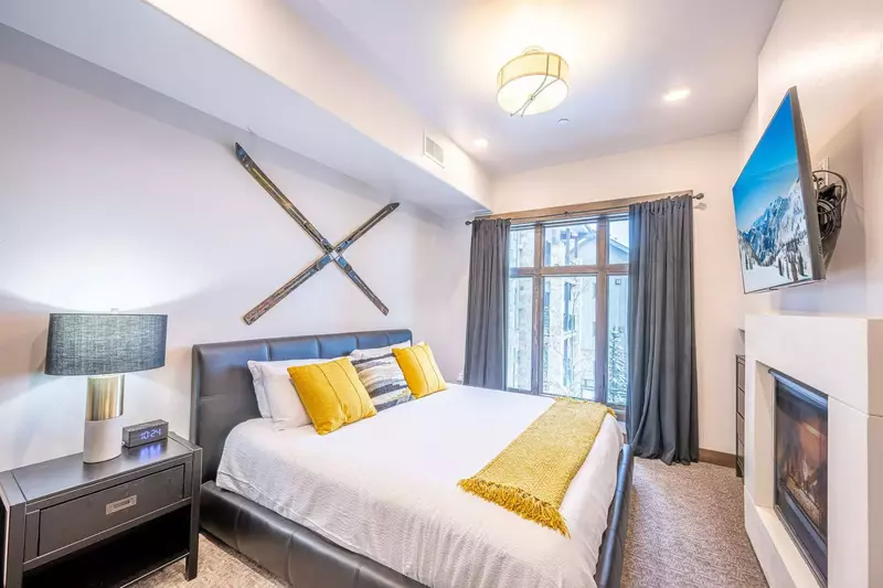 Blackstone Flats 212