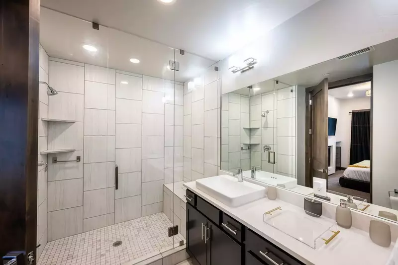 Blackstone Flats 212