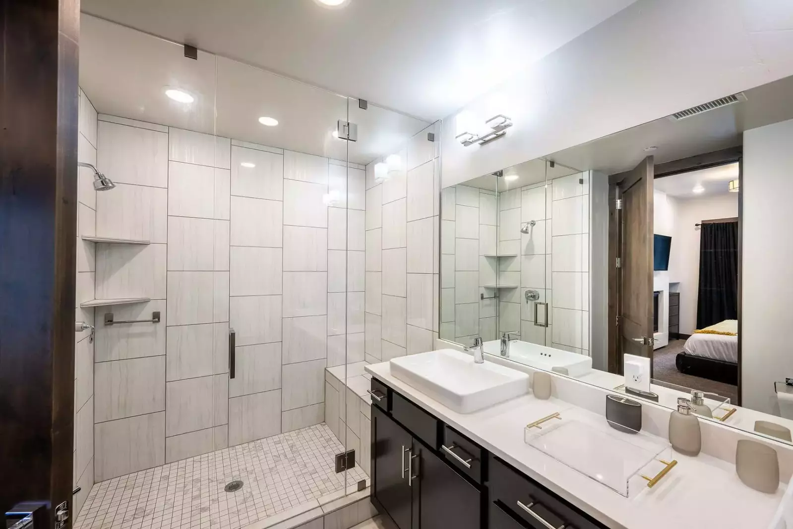 Blackstone Flats 212