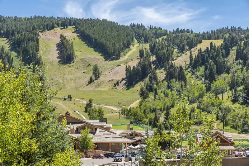 Blackstone Flats 212