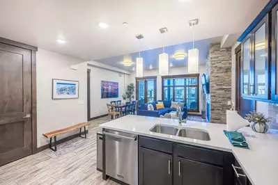 Blackstone Flats 201