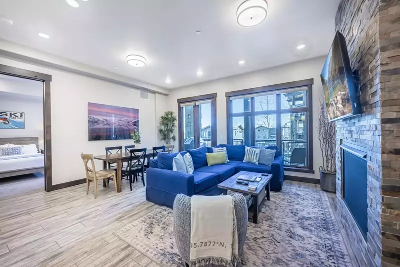 Blackstone Flats 201