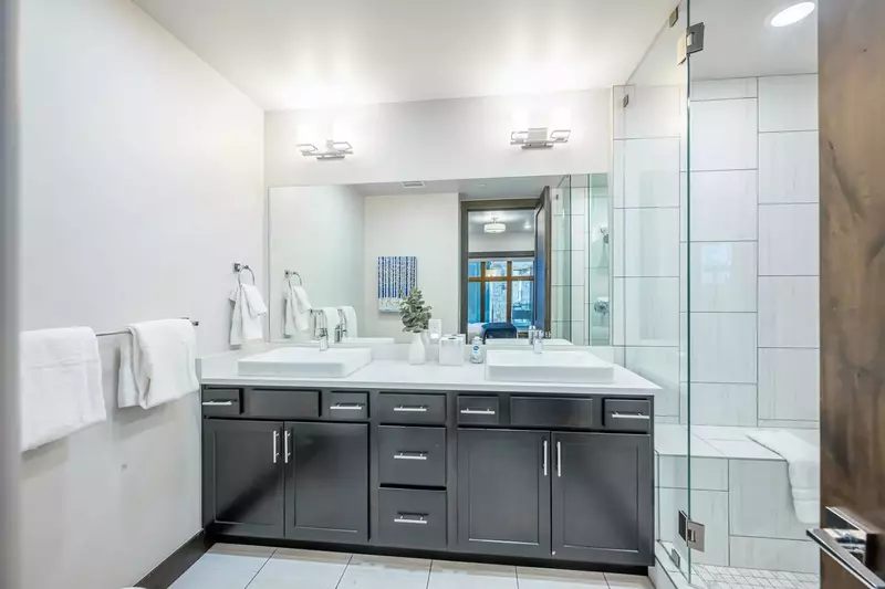 Blackstone Flats 201