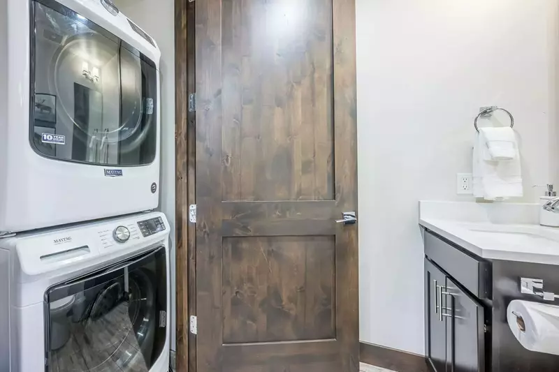 Blackstone Flats 201