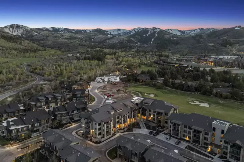 Blackstone Flats 201